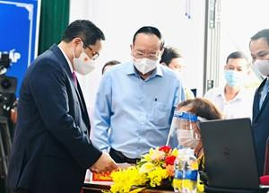 Sáng sớm 23/5, tại khu vực bỏ phiếu số 18, phường Cái Khế, quận Ninh Kiều, TP. Cần Thơ, Thủ tướng Phạm Minh Chính thực hiện quyền công dân, bỏ phiếu bầu cử ĐBQH khóa XV và đại biểu HĐND các cấp. Ảnh: VGP/Nhật Bắc Sáng sớm 23/5, tại khu vực bỏ phiếu số 18, phường Cái Khế, quận Ninh Kiều, TP. Cần Thơ, Thủ tướng Phạm Minh Chính thực hiện quyền công dân, bỏ phiếu bầu cử ĐBQH khóa XV và đại biểu HĐND các cấp. Ảnh: VGP/Nhật Bắc