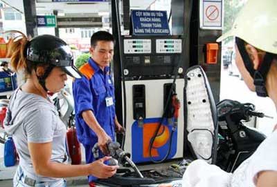 Xăng lại tăng gần 400 đồng/lít. Xăng lại tăng gần 400 đồng/lít.