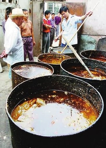 Một cơ sở sản xuất dầu ăn bẩn khác bị phát hiện Một cơ sở sản xuất dầu ăn bẩn khác bị phát hiện