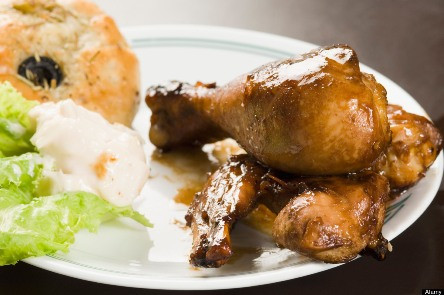 Hồi năm 2011, thịt gà là thủ phạm khiến một hành khách nam đi chuyến bay của American Airlines bị chết