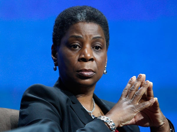 8. Ursula Burns, CEO hãng máy in Xerox Tổng tiền thù lao năm 2011: 12.902.607 USD Tiền lương và thưởng tiền mặt: 1.100.000 USD Thưởng cổ phiếu và các khoản khác: 7.500.106 USD Đảm nhận chức vụ CEO từ: Tháng 7/2009 8. Ursula Burns, CEO hãng máy in Xerox Tổng tiền thù lao năm 2011: 12.902.607 USD Tiền lương và thưởng tiền mặt: 1.100.000 USD Thưởng cổ phiếu và các khoản khác: 7.500.106 USD Đảm nhận chức vụ CEO từ: Tháng 7/2009