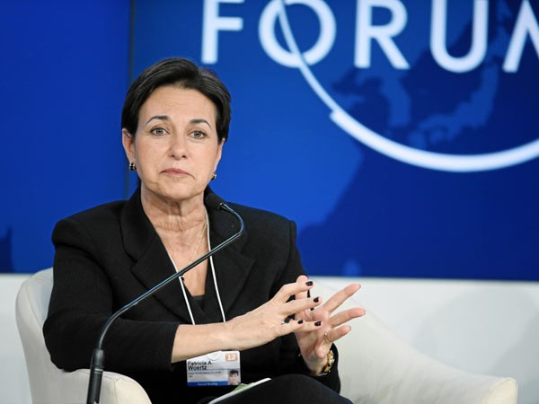 10. Patricia Woertz, CEO công ty Archer Daniels Midland (ADM) Tổng tiền thù lao năm 2011: 11.079.862 USD Tiền lương và thưởng tiền mặt: 1.540.712 USD Thưởng cổ phiếu và các khoản khác: 9.688.181 USD Đảm nhận chức vụ CEO từ: Tháng 4/2006 10. Patricia Woertz, CEO công ty Archer Daniels Midland (ADM) Tổng tiền thù lao năm 2011: 11.079.862 USD Tiền lương và thưởng tiền mặt: 1.540.712 USD Thưởng cổ phiếu và các khoản khác: 9.688.181 USD Đảm nhận chức vụ CEO từ: Tháng 4/2006