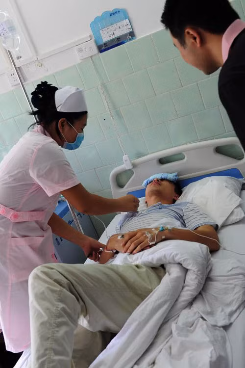 Du khách được chăm sóc y tế