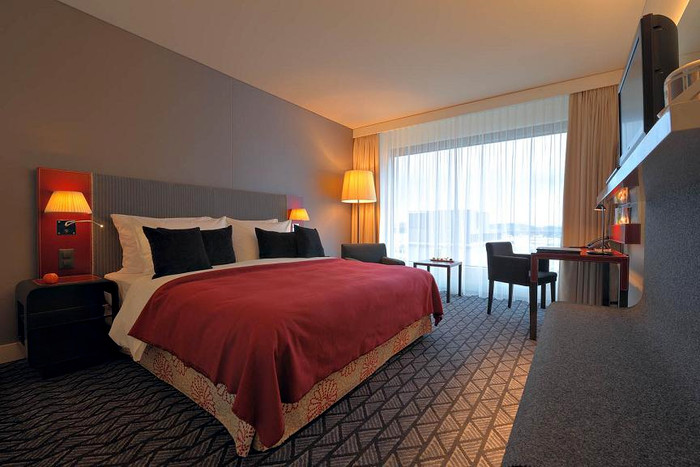 Ở Zurich không chỉ có những khách sạn cổ kính, tráng lệ mà đây còn là thành phố có nhiều đài phun nước nhất châu Âu. Chính điều này đã khiến nhiều du khách choáng ngợp trước vẻ đẹp của thành phố.