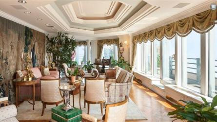 Bên trong có 6 phòng ngủ và 9 phòng tắm Bên trong có 6 phòng ngủ và 9 phòng tắm