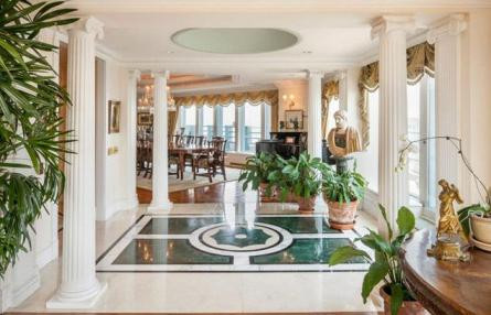 Căn penthouse gồm 3 tầng, được thiết kế theo lâu đài Verseille (Pháp) Căn penthouse gồm 3 tầng, được thiết kế theo lâu đài Verseille (Pháp)