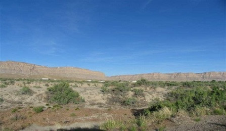 Xung quanh thị trấn vẫn còn nhiều khu đất hoang Xung quanh thị trấn vẫn còn nhiều khu đất hoang