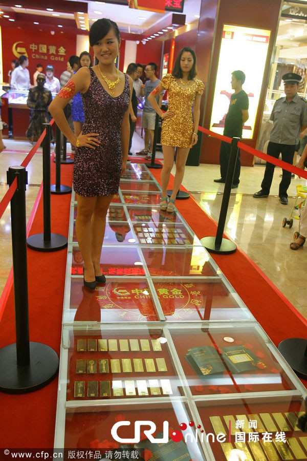 Trị giá con đường lên đến khoảng 70 triệu nhân dân tệ (21 tỷ đồng). Con đường được tạo ra để thu hút du khách Trị giá con đường lên đến khoảng 70 triệu nhân dân tệ (21 tỷ đồng). Con đường được tạo ra để thu hút du khách