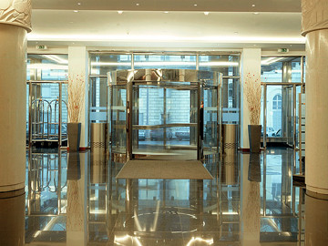 Khách sạn nổi bật với spa tiện nghi, quầy bar,, bồn tắm sang trọng Khách sạn nổi bật với spa tiện nghi, quầy bar,, bồn tắm sang trọng