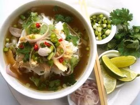 Phở tại TP.HCM được Vancouversun đánh giá là món ăn rất ngon.