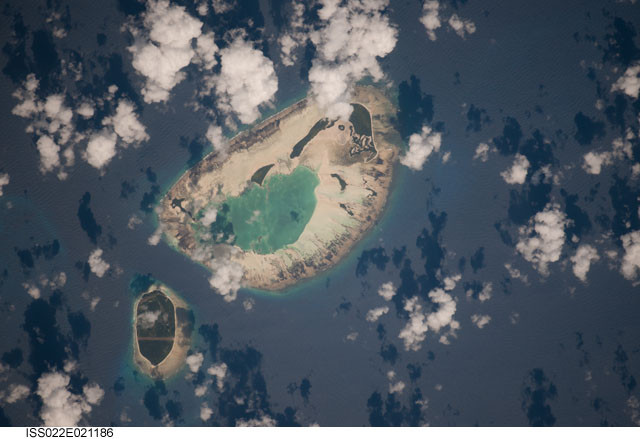 Tỉ phú Pháp Lilinae Betencourt – người phụ nữ giàu nhất nước Pháp đã quyết định bán hòn đảo D’Arros ở Seychells.