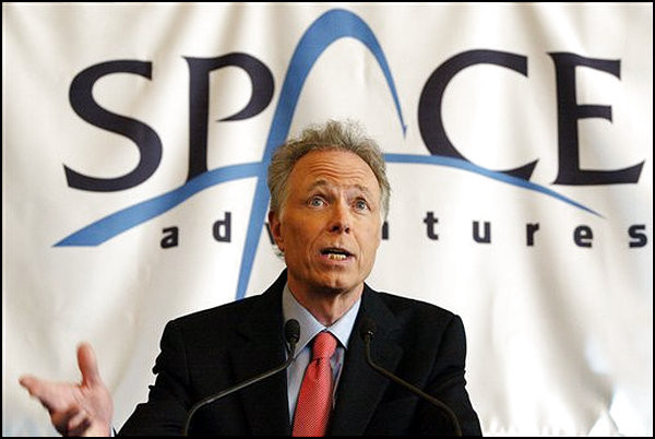 Ông nói: “Mọi người có thể bay hang tuần. Điều đó cũng sẽ đúng với các chuyến bay vào vũ trụ”. Cùng đi với ông Olsen có chỉ huy trưởng William McArthur từ Mỹ và kỹ sư bay người Nga Valery Tokarev.