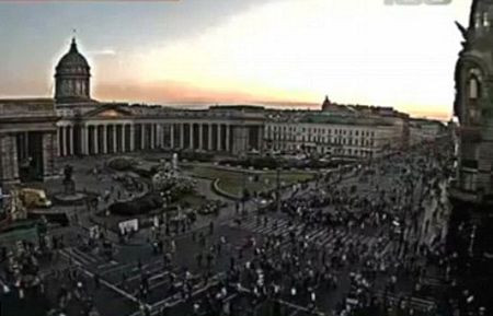 Quảng trường nơi những đồng tiền được gấp để thả xuống Quảng trường nơi những đồng tiền được gấp để thả xuống