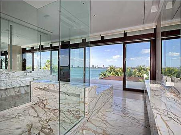 Tờ Wall Street Journal cho hay, khu bất động sản tuyệt đẹp ở Indian Creek Village (Miami – Hoa Kỳ) đã được bán cho một người nước ngoài giấu tên với giá 47 triệu USD. Đây cũng là mức giá bất động sản cao nhất ở Miami. Tờ Wall Street Journal cho hay, khu bất động sản tuyệt đẹp ở Indian Creek Village (Miami – Hoa Kỳ) đã được bán cho một người nước ngoài giấu tên với giá 47 triệu USD. Đây cũng là mức giá bất động sản cao nhất ở Miami.