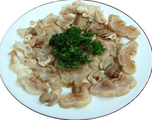 Ốc vòi voi cũng có thể làm rất nhiều món khác như chiên với nấm, nấu soup, nấu cháo đều ngon. Thật ra ở phương Tây ốc vòi voi chỉ mê hoặc được người ăn vì thịt ngon. Tuy nhiên, cầu kỳ bậc nhất trong các món mà ốc vòi voi được dùng để chế biến là ăn theo kiểu sashimi của Nhật.