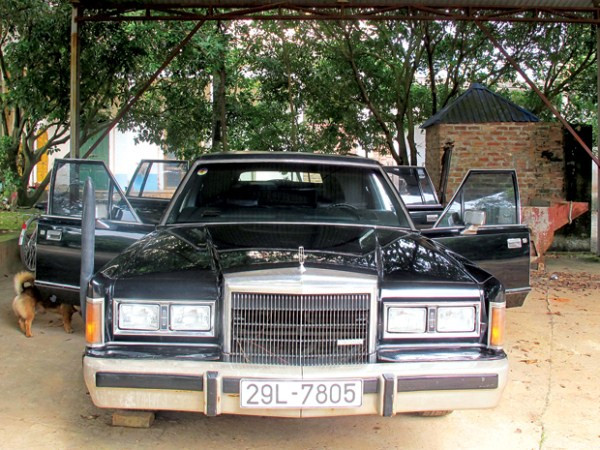 Sưu tập xe chính khách là thú chơi không giống ai, và không phải ai muốn cũng được. Để theo được thú chơi này, ngoài tài chính dồi dào còn cần niềm đam mêm và sự hiểu biết. Ảnh: Xe mang biển số 29L - 7805 của nguyên Tổng bí thư Đỗ Mười.
