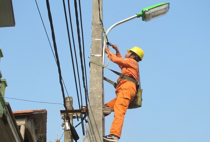Hỗ trợ thắp sáng đường quê tại các địa phương. Hỗ trợ thắp sáng đường quê tại các địa phương.