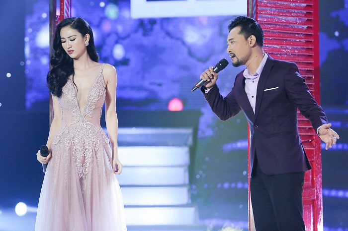 Á hậu Hà Thu song ca cùng diễn viên Huỳnh Đông. Á hậu Hà Thu song ca cùng diễn viên Huỳnh Đông.