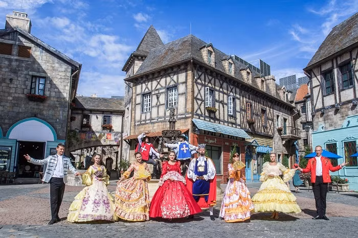 Thưởng ngoạn cảnh đẹp tại Khu du lịch Sun World Ba Na Hills.