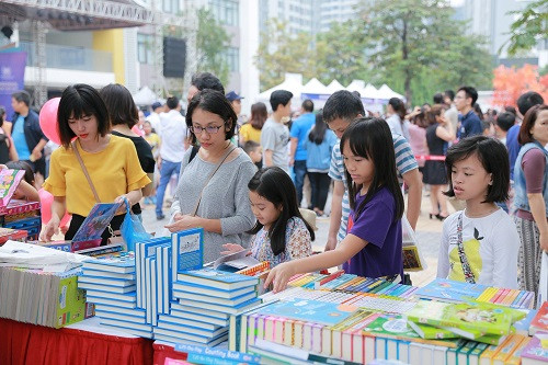 Nhiều hoạt động bổ ích được tổ chức tại Hội sách Vinschool Book Fair 2017. Nhiều hoạt động bổ ích được tổ chức tại Hội sách Vinschool Book Fair 2017.