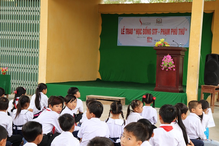 Lễ trao học bổng STF - Phạm Phú Thứ. Lễ trao học bổng STF - Phạm Phú Thứ.