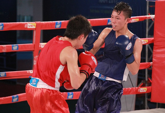 Chơi thể thao, vận động mạnh hàng ngày, hay làm việc dưới thời tiết nóng nực khiến cơ thể đổ nhiều mồ hôi. Chơi thể thao, vận động mạnh hàng ngày, hay làm việc dưới thời tiết nóng nực khiến cơ thể đổ nhiều mồ hôi.