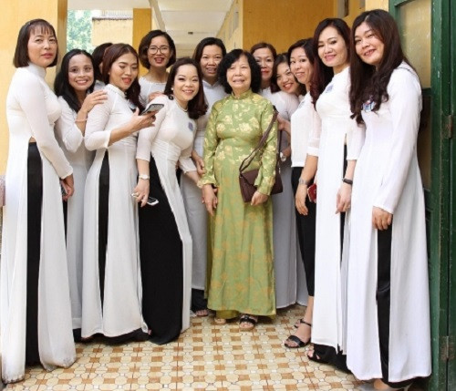 Cô và trò sau 20 năm gặp lại. Cô và trò sau 20 năm gặp lại.