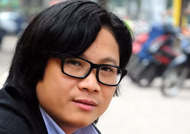 Nhà báo Lê Anh Đạt - tác giả cuốn sách “Người đi trong bão”.