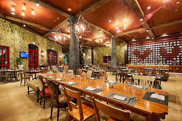 Khách sạn Mercure Bana Hills French Village. Khách sạn Mercure Bana Hills French Village.