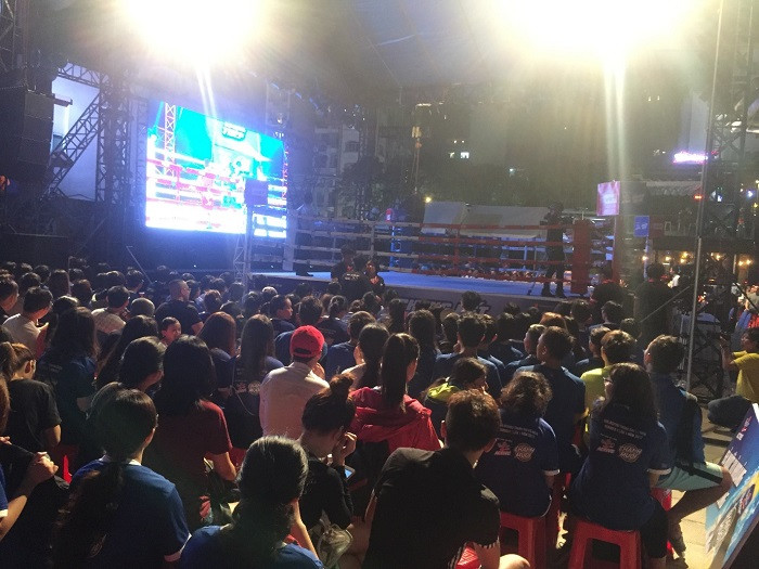 Đêm thi đấu thứ hai tiếp tục thu hút đông đảo người hâm mộ tham dự cổ vũ. Đêm thi đấu thứ hai tiếp tục thu hút đông đảo người hâm mộ tham dự cổ vũ.