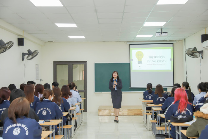Một giờ học của sinh viên Trường Đại học Mở Hà Nội. Ảnh: NVCC SV Trường ĐH Mở Hà Nội.jpg