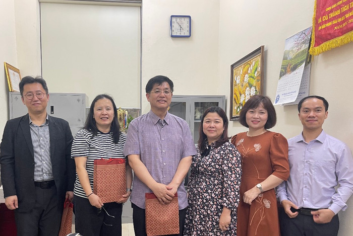 Tiến sĩ Nguyễn Thị Thanh Hạnh (thứ 2, từ trái sang). Ảnh: NVCC CSV Nguyễn Thị Thanh Hạnh - thứ 2 từ trái sang.jpg