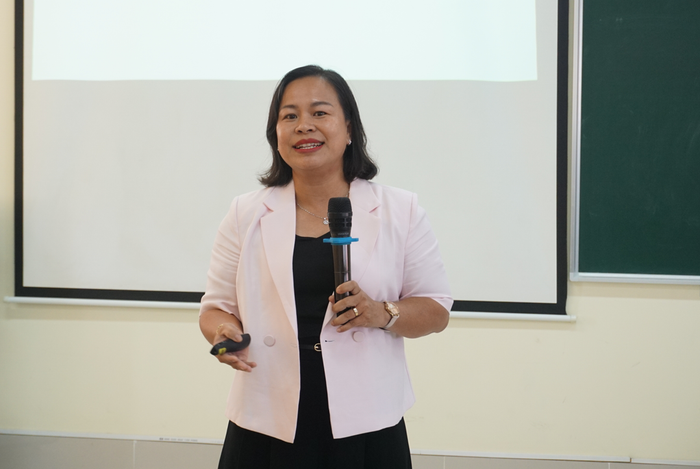 Bà Phạm Thanh Lan - Giám đốc nhân sự Công ty Cổ phẩn Tập đoàn Merap chia sẻ trong hội nghị. (Ảnh: Ngọc Mai) GDVN 2.PNG