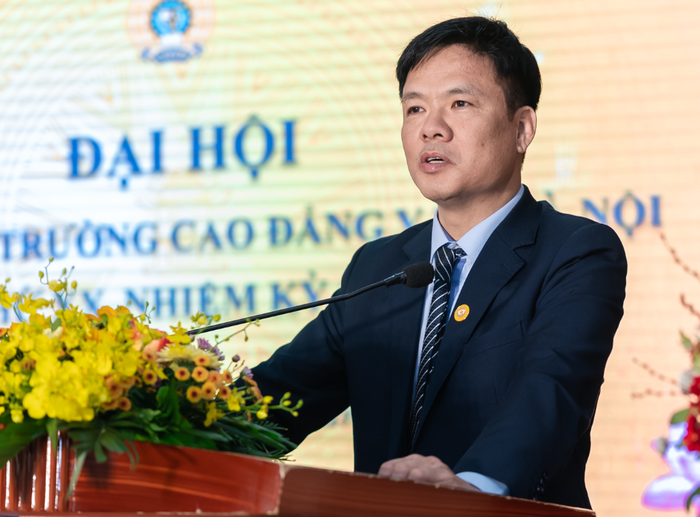Tiến sĩ Phạm Văn Tân – Chủ nhiệm Câu lạc bộ Các trường cao đẳng Y Dược, Hiệu trưởng Trường Cao đẳng Y tế Hà Nội. Nguồn ảnh: website nhà trường Thầy Tân.PNG