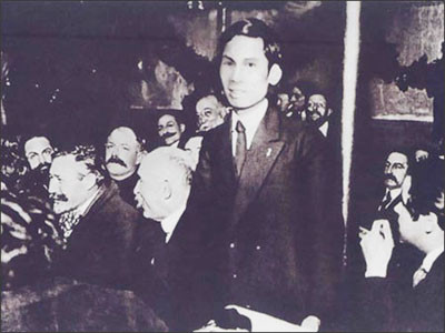 Nguyễn Ái Quốc phát biểu tại Đại hội Đại biểu toàn quốc lần thứ 18 đảng Xã hội Pháp (12/1920). Ảnh tư liệu.