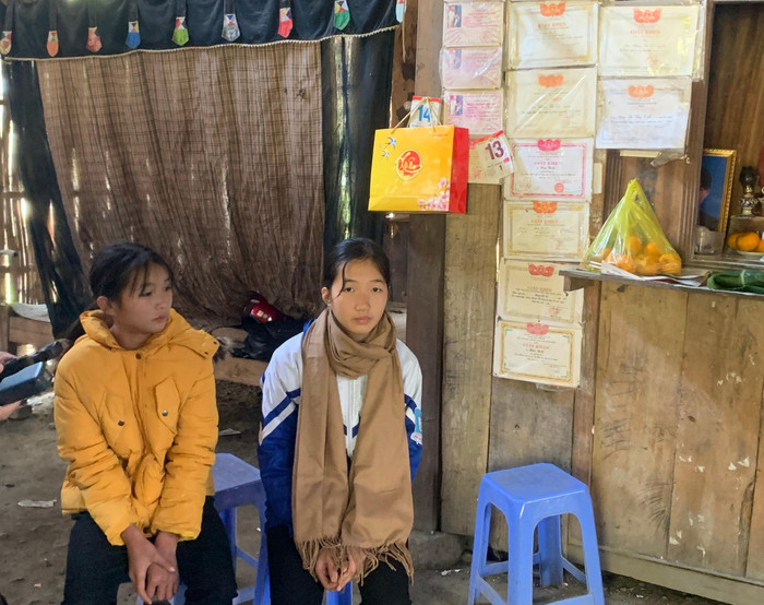 Mùng Thị Lệ và em gái Mùng Thị Thùy Linh đã đạt được nhiều thành tích học tập tốt những năm qua. (Ảnh C.K.A) Mùng Thị Lệ và em gái Mùng Thị Thùy Linh đã đạt được nhiều thành tích học tập tốt những năm qua. (Ảnh C.K.A)