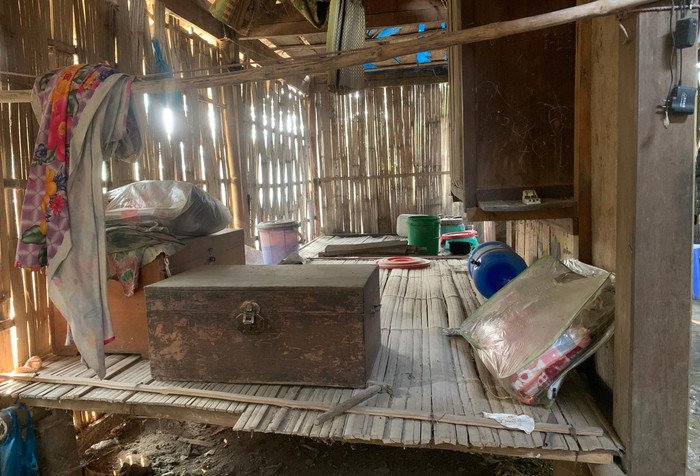 Căn nhà tạm bợ mà ba ông cháu từng sinh sống nhiều năm qua. (Ảnh C.K.A) Căn nhà tạm bợ mà ba ông cháu từng sinh sống nhiều năm qua. (Ảnh C.K.A)