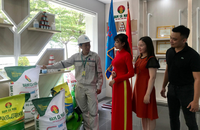Đạm Cà Mau là một thương hiệu được hàng triệu người dân tin tưởng lựa chọn. Đạm Cà Mau là một thương hiệu được hàng triệu người dân tin tưởng lựa chọn.