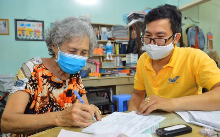 Bảo hiểm xã hội Việt Nam đã kịp thời tổ chức thực hiện các nhiệm vụ, giải pháp nhằm tháo gỡ khó khăn cho đơn vị, doanh nghiệp, đảm bảo an sinh xã hội, ứng phó với đại dịch COVID-19.