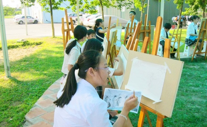 Học sinh Trường Quốc tế Newton được phát triển toàn diện về kiến thức, thể thao, âm nhạc, hội họa... ảnh: ngs.