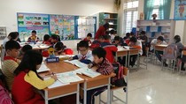 Bà Ngô Thị Thanh - Hiệu trưởng Trường Tiểu học Nam Từ Liêm cho biết, với cơ sở vật chất hiện đại và chỉ có 30 học sinh/lớp nên việc áp dụng mô hình VNEN không gặp khó khăn gì lớn. ảnh: Ngọc Quang. Bà Ngô Thị Thanh - Hiệu trưởng Trường Tiểu học Nam Từ Liêm cho biết, với cơ sở vật chất hiện đại và chỉ có 30 học sinh/lớp nên việc áp dụng mô hình VNEN không gặp khó khăn gì lớn. ảnh: Ngọc Quang.