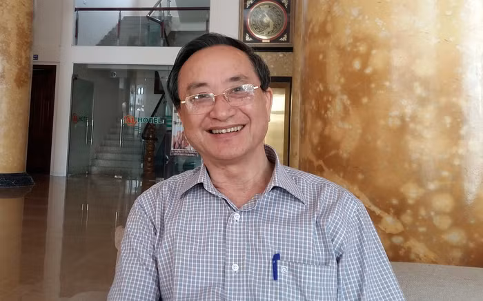 Ông Đặng Tự Ân chia sẻ, mô hình trường học mới (VNEN) giúp học sinh hoàn toàn chủ động, tự tin trong học tập. ảnh: Ngọc Quang.