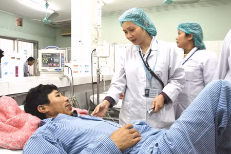 Đơn giản hóa thủ tục hành chính vơi các cơ sở khám chữa bệnh, tạo thuận lợi cho hoạt động y tế và quyền của người dân. ảnh minh họa: VG.
