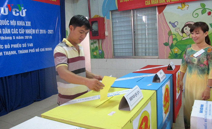 Đến khoảng 9h30 đã có gần 500 cử tri hoàn thành việc bỏ phiếu