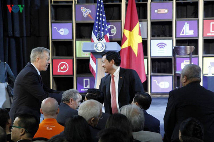 Bí thư Thành ủy TP.HCM Đinh La Thăng cũng có mặt tại cuộc gặp gỡ này.