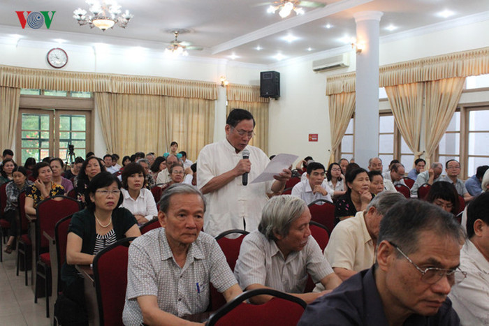 Đây cũng là dịp cử tri nói lên tiếng nói của mình, chia sẻ những mong muốn, kỳ vọng vào các đại biểu trong nhiệm kỳ tới. Đây cũng là dịp cử tri nói lên tiếng nói của mình, chia sẻ những mong muốn, kỳ vọng vào các đại biểu trong nhiệm kỳ tới.