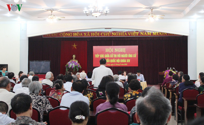 Tại thời điểm này, các quận, phường ở Thủ đô tổ chức hội nghị tiếp xúc cử tri. Tại đây, các ứng cử viên đã trình bày chương trình hành động của mình trước cử tri với nhiều tâm huyết... Tại thời điểm này, các quận, phường ở Thủ đô tổ chức hội nghị tiếp xúc cử tri. Tại đây, các ứng cử viên đã trình bày chương trình hành động của mình trước cử tri với nhiều tâm huyết...