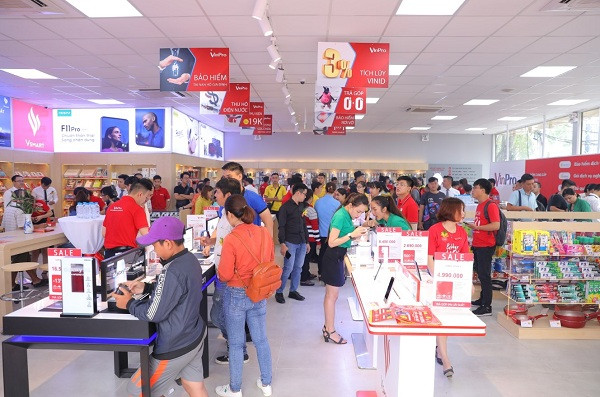 Không gian mua sắm kết hợp linh hoạt ngành hàng của VinPro. Không gian mua sắm kết hợp linh hoạt ngành hàng của VinPro.