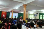Lớp học bồi dưỡng chức danh nghề nghiệp giáo viên tiểu học ở tỉnh Bắc Giang có khoảng hơn 100 người học và được chia làm 2 lớp. Ảnh: Công Tiến Lớp học bồi dưỡng chức danh nghề nghiệp giáo viên tiểu học ở tỉnh Bắc Giang có khoảng hơn 100 người học và được chia làm 2 lớp. Ảnh: Công Tiến