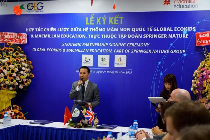 Ông Nguyễn Hữu Việt - Phó Chủ tịch Global Education Group - Tổng giám đốc Hệ thống Mầm non Quốc tế Global Ecokids phát biểu tại buổi lễ.